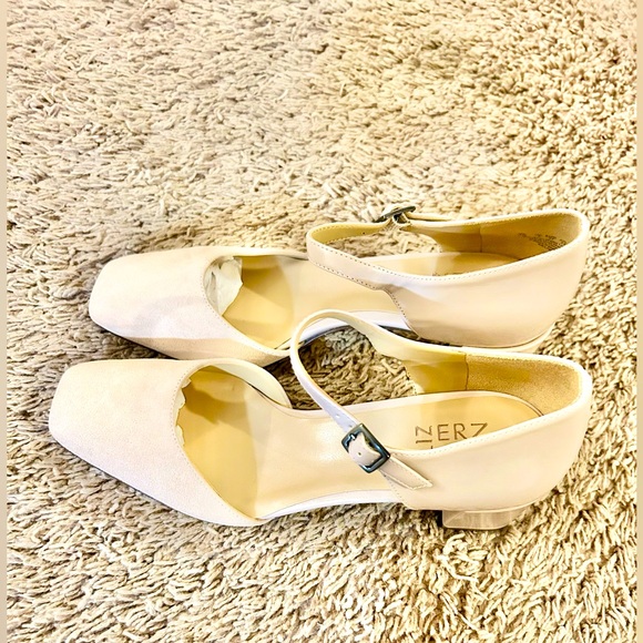 Naturalizer Block Heel Squared Toe Mary Jane Pump - Picture 2 of 7